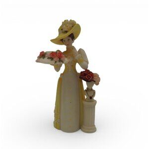 Avon Mrs Albee 2005 Presidents Club Award Figurine Yellow And Floral